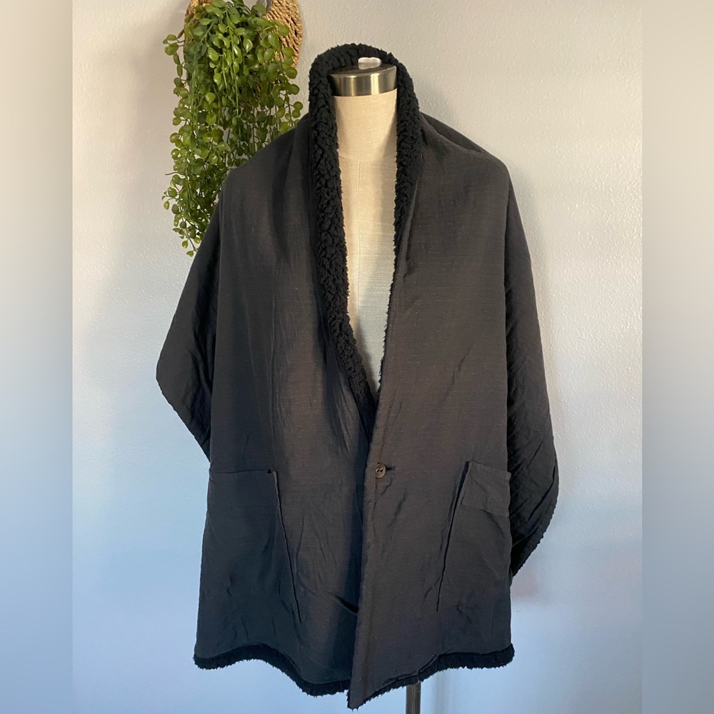 Black Travel Shawl with pockets & can be reversible!!!